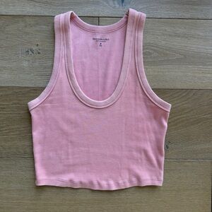 Abercrombie & Fitch Soft AF Essentials White
Ribbed Knit Cropped Tank Top Size M